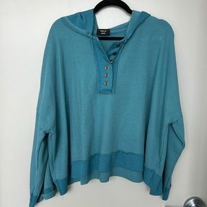 Lightweight hooded top from Vici.